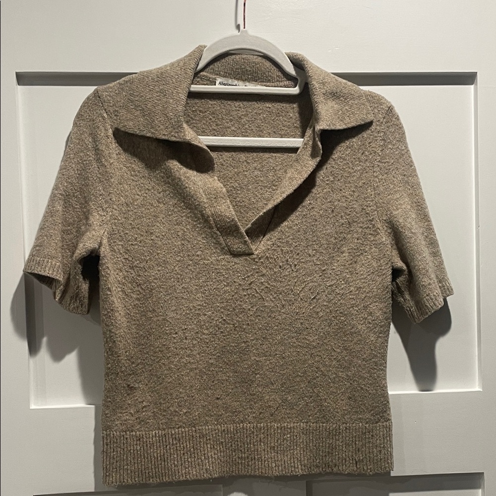 Abercrombie & Fitch Women's V-Neck Sweater in Tan